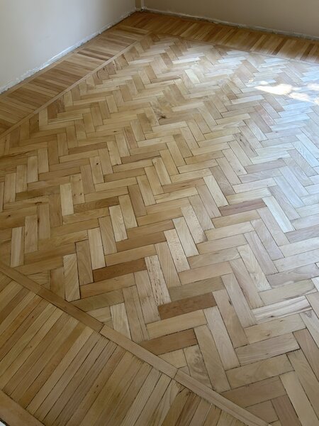 Raschetat (reconditionat) parchet masiv si stratificat.