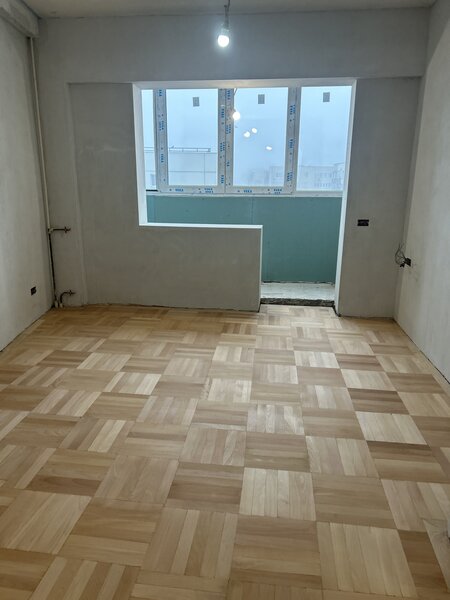 Raschetat (reconditionat) parchet masiv si stratificat.