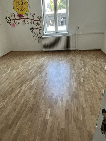 Raschetat (reconditionat) parchet masiv si stratificat.