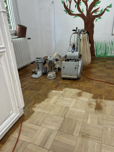 Raschetat (reconditionat) parchet masiv si stratificat.