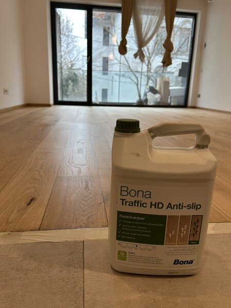 Raschetat (reconditionat) parchet masiv si stratificat.