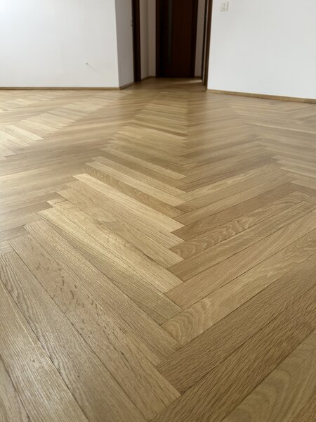 Raschetat (reconditionat) parchet masiv si stratificat.