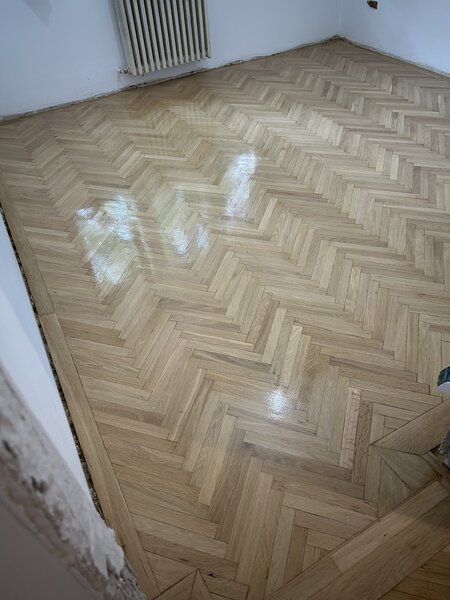 Raschetat (reconditionat) parchet masiv si stratificat.