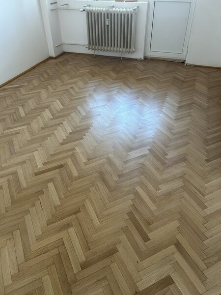 Raschetat (reconditionat) parchet masiv si stratificat.