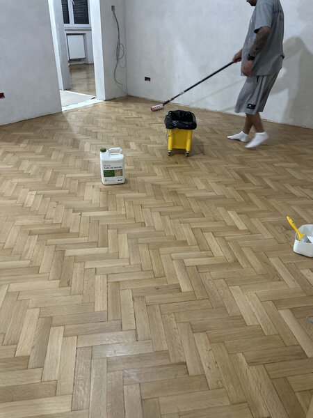 Raschetat (reconditionat) parchet masiv si stratificat.