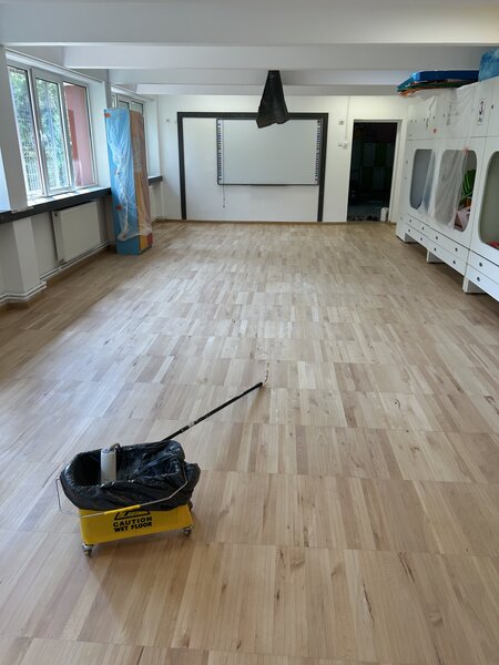 Raschetat (reconditionat) parchet masiv si stratificat.